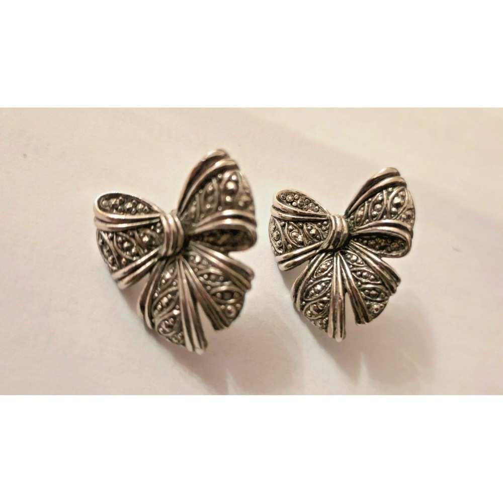 Vintage Bow Shaped Silver Tone Stud Earrings Intricate Detailed Ribbon Design